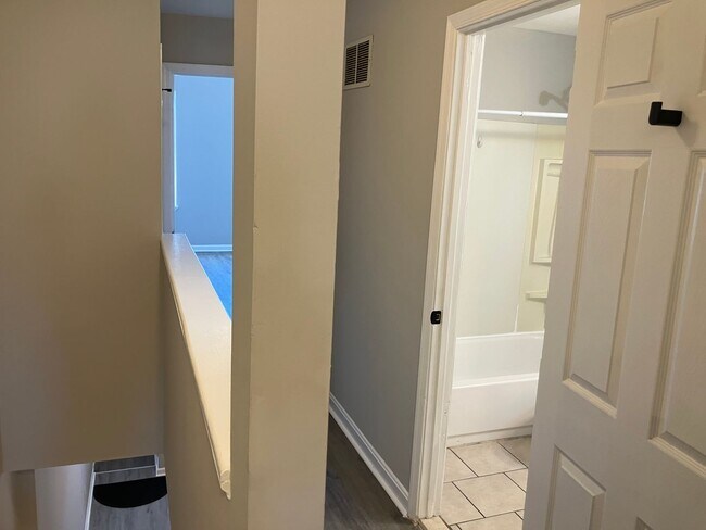 Building Photo - Spacious 3 Bedroom Home Near Johns Hopkins