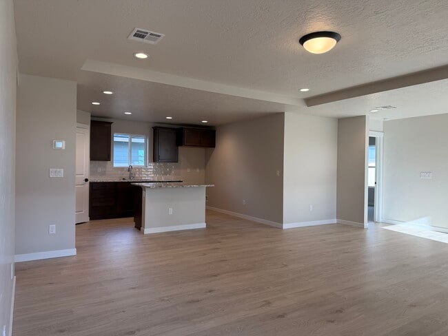 Building Photo - 10096 Longtail Dr