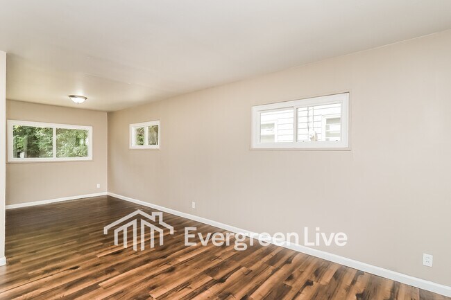 Building Photo - 3233 Lapland Dr