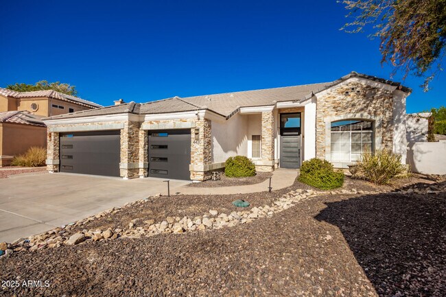 Building Photo - 4430 E Graythorn St