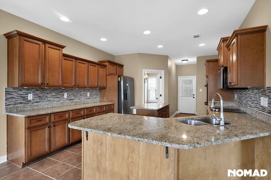 Building Photo - 4886 Fox Springs Dr