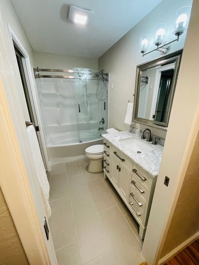 Building Photo - Gorgeous Completely Remodeled Single Story...