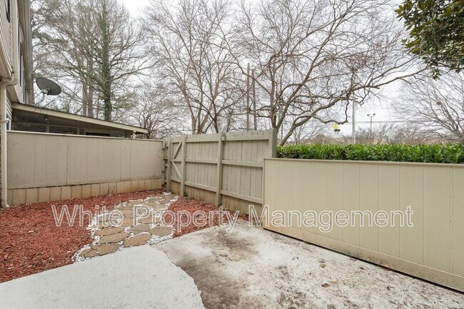 Building Photo - 5949 Quail Hollow Rd