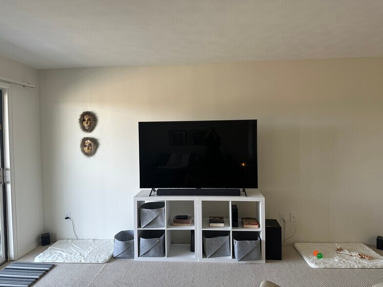 Building Photo - 15 Farewell Ave