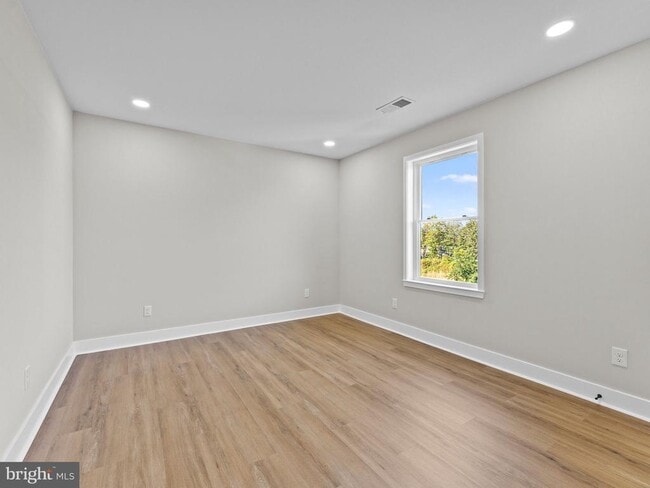 Building Photo - 116 2nd St