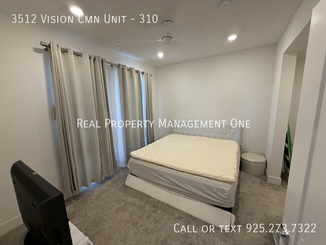 Building Photo - 3512 Vision Cmn