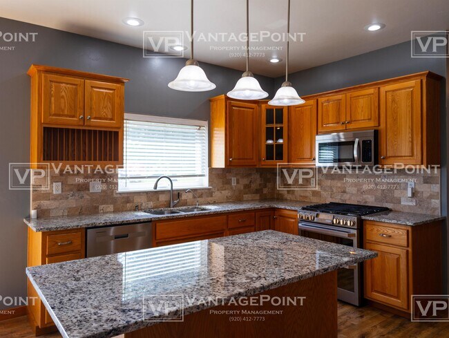Building Photo - 515 Winding Waters Way