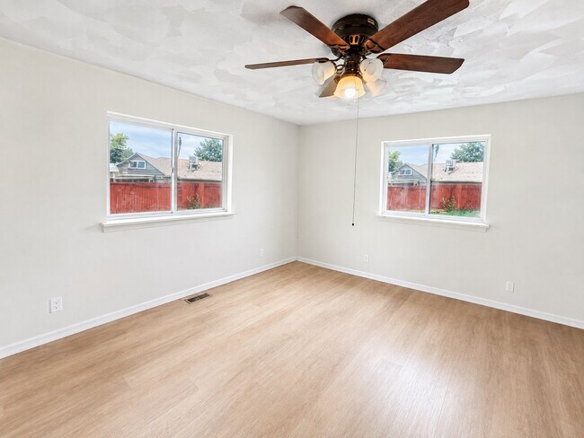 Building Photo - 770 W 220 N