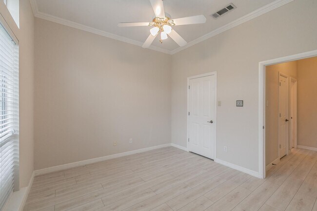 Building Photo - Beautiful 4 Bedroom Home in Ridgmar