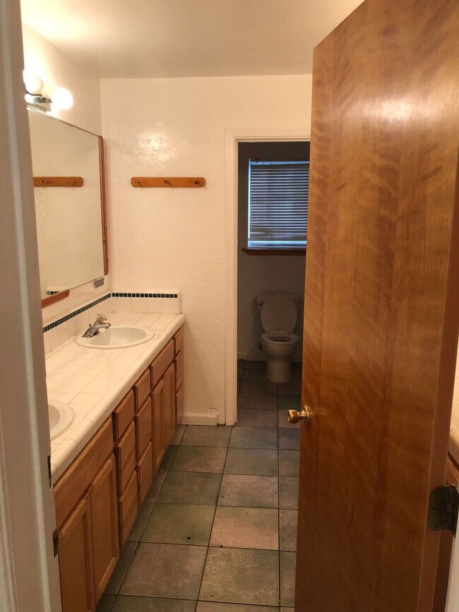 Building Photo - 6536 Del Playa Dr