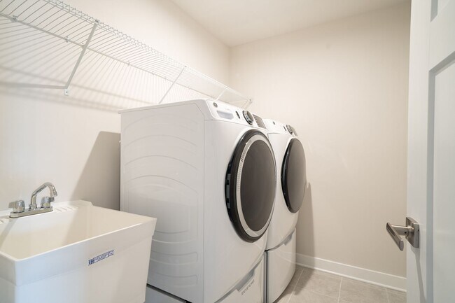 Building Photo - Townhome on the Chapel Hill/Durham line- A...