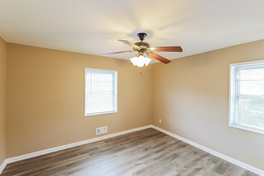 Building Photo - 9601 Red Ln Dr