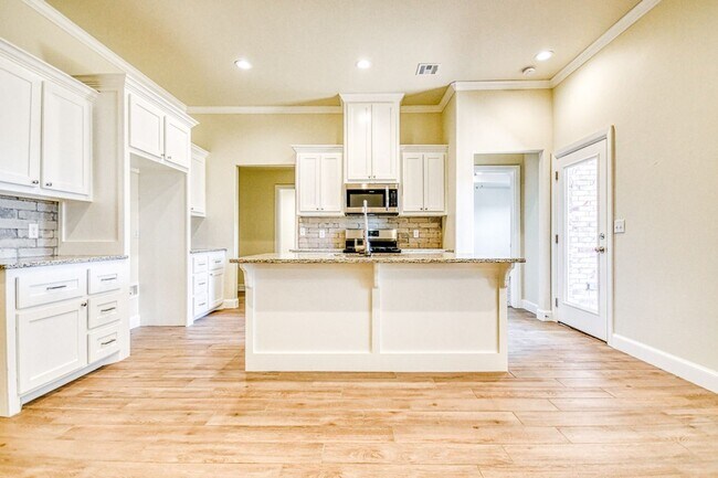 Building Photo - Beautiful Newer Construction Home in Stone Lake!