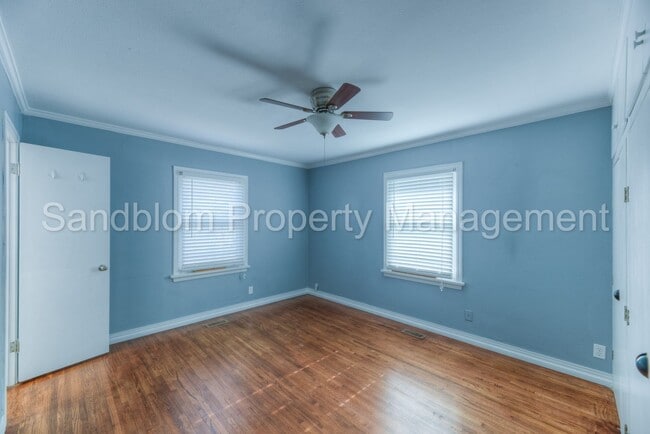 Building Photo - FOR LEASE | Brookside | $1300 Rent + $1300...