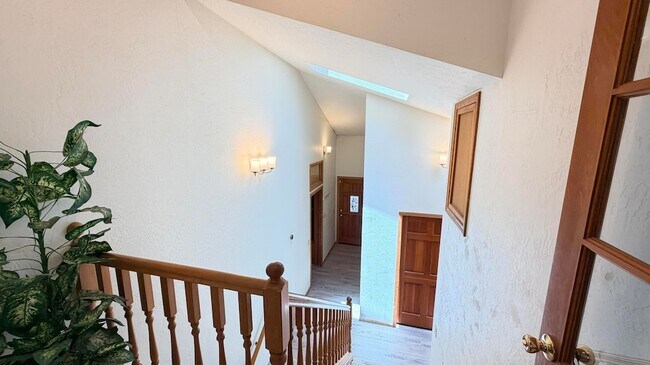 Building Photo - 54061 Linger Ln
