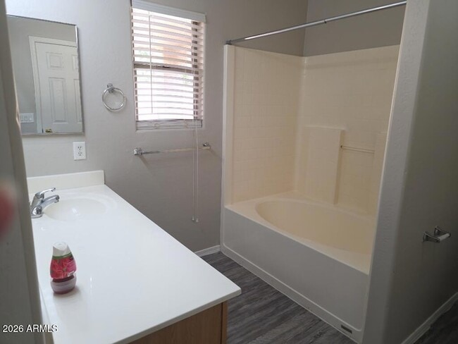 Building Photo - 3334 E Woodside Way