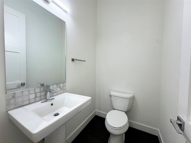 Building Photo - 2905 Gillespie St