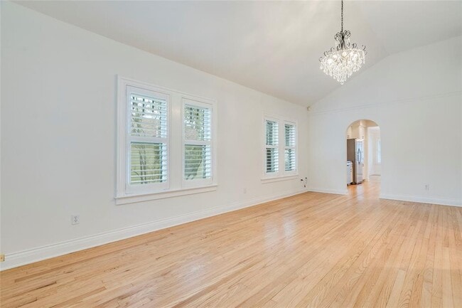 Building Photo - 512 E 49th St