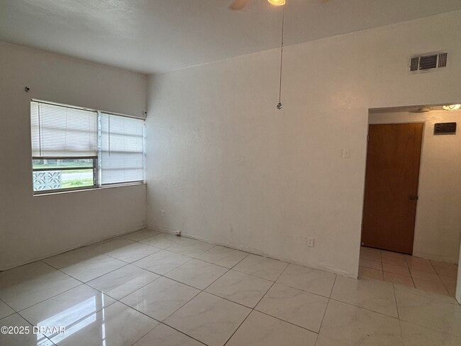 Building Photo - 724 Greenway Pl