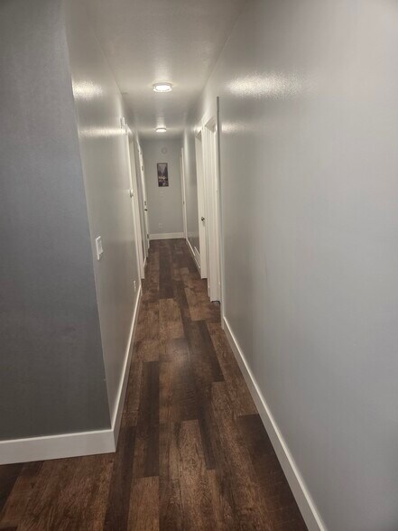 Building Photo - 401 Stallion Cir