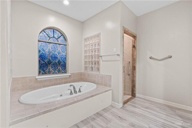 Building Photo - 27 Los Lagos Dr
