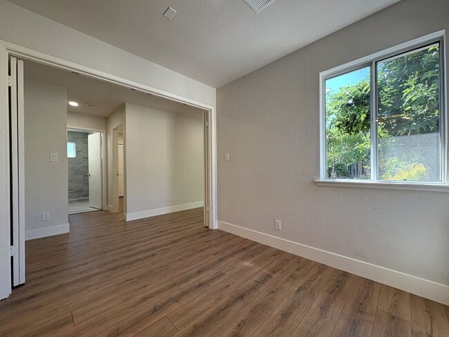 Building Photo - Modern Oasis in the Heart of Los Altos – U...