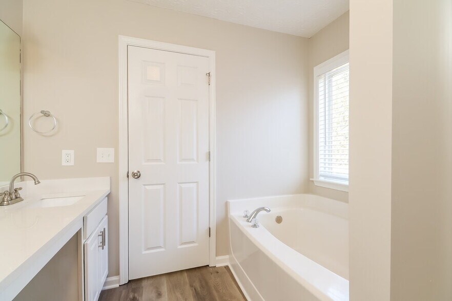 Building Photo - 3116 Baywood Ct