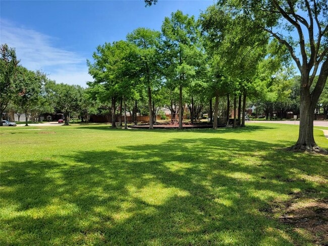 Building Photo - 7122 River Garden Dr