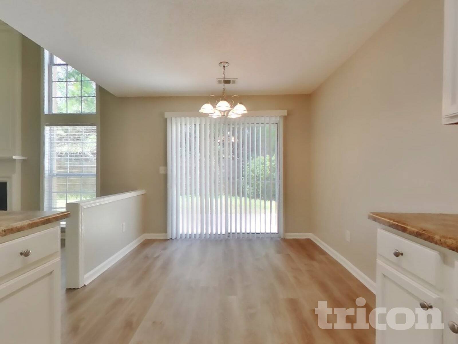 Building Photo - 411 Yarrow Way