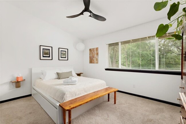 Building Photo - 705 Battle Bend Blvd