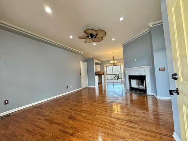 Building Photo - One-Level Living with Garage on a Cul-de-Sac in Nashville!