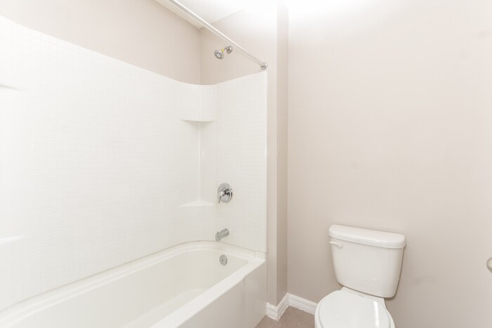 Building Photo - 3221 S Northview Rd