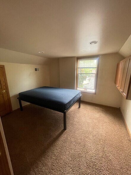 Building Photo - 806 Sybil St