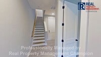 Building Photo - Bright & Open End Unit Townhome