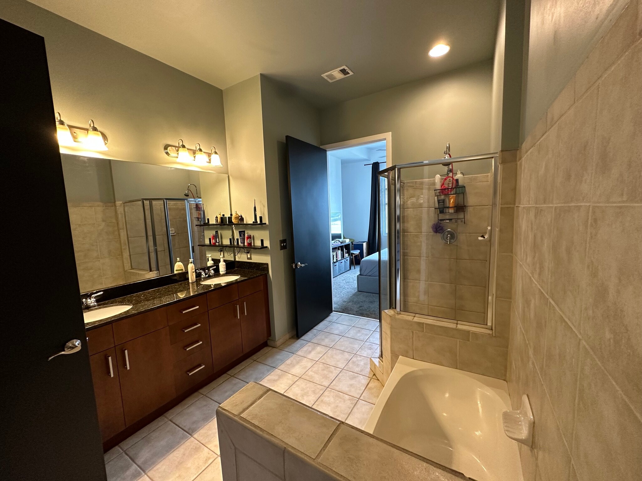 Building Photo - 711 Cosmopolitan Dr NE