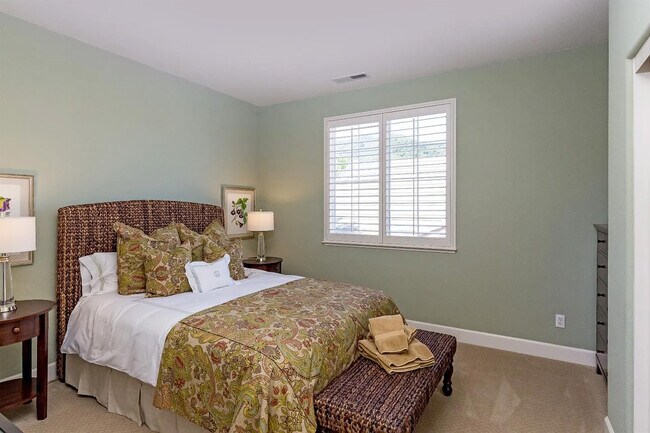 Building Photo - 2490 Muirfield Way