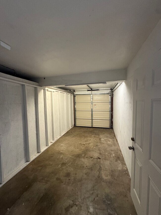 Building Photo - 2636 E Wall St