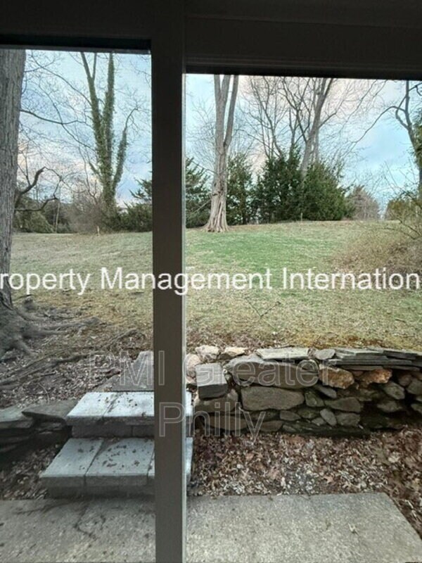 Building Photo - 864 Beechwood Rd