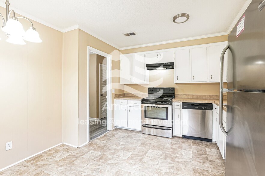Building Photo - 144 Charmont Dr