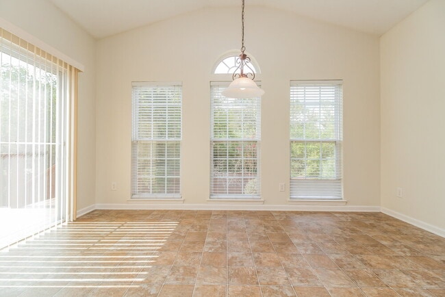 Building Photo - 413 Creekside Ln