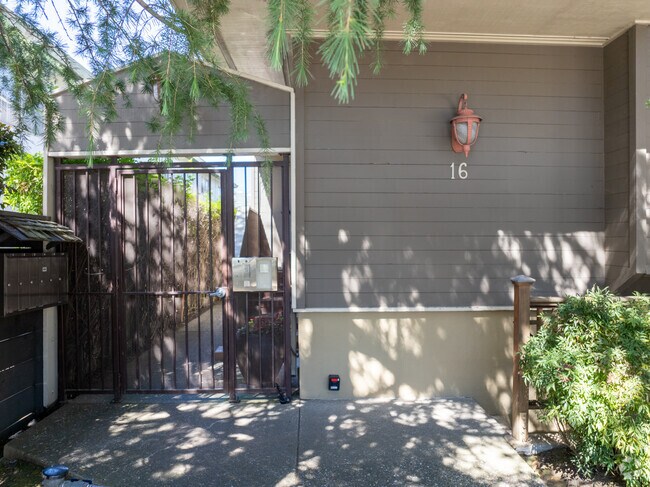 Main entrance - Lorton Place
