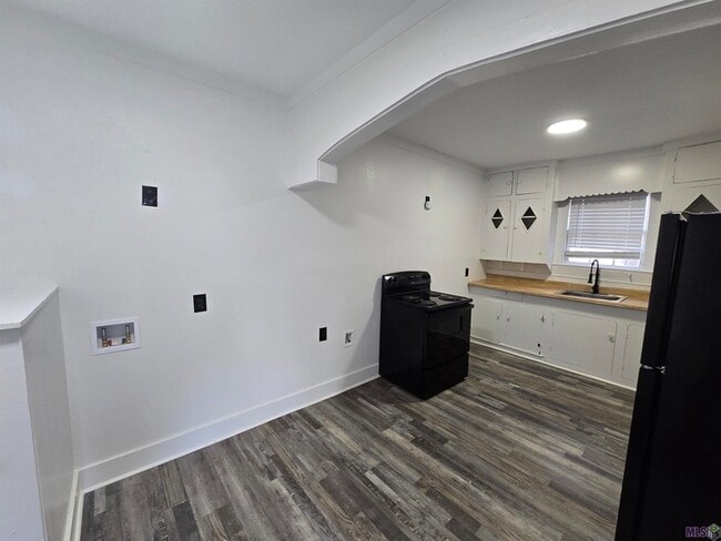 Building Photo - 2920 Sherwood St