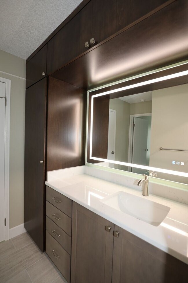 Building Photo - Gorgeous 1 bedroom/1 bath Condo in San Mat...