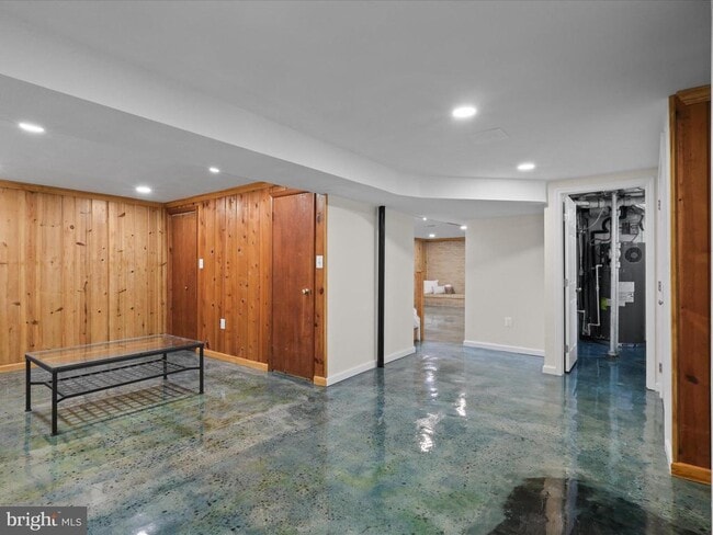 Building Photo - 5600 Bristol Ct