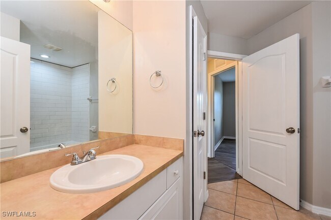 Building Photo - 2405 NW Juanita Pl