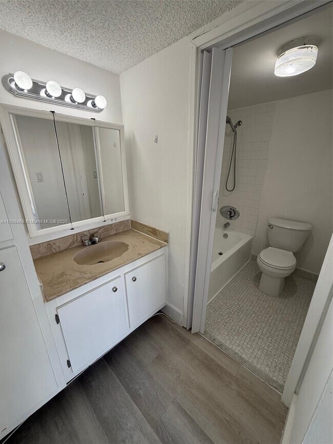 Building Photo - 16919 N Bay Rd