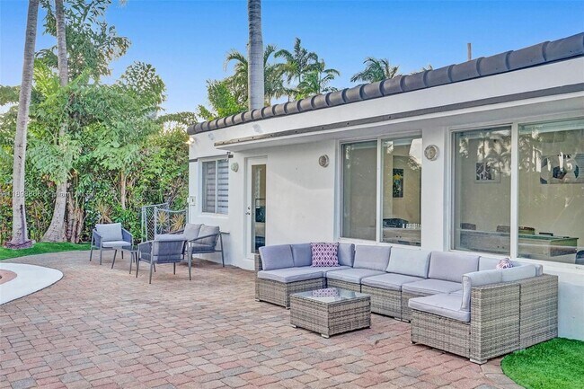 Building Photo - 725 Harrison St