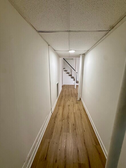 Hallway - 12 Moore St