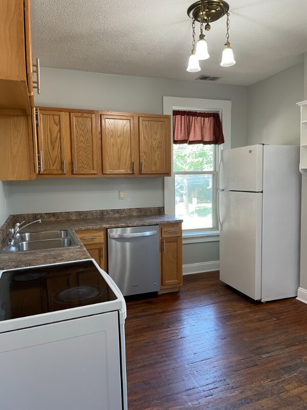 Building Photo - 462 King Ave