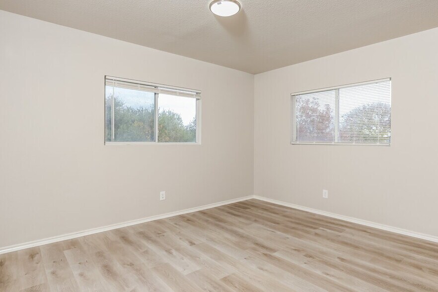 Building Photo - 113 Sunrise Falls